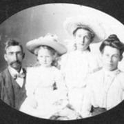O.A. Amidon and family, 1906