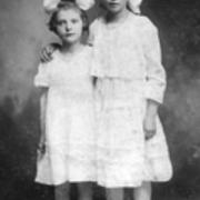 Faye and Isabell Perry, ca. 1920