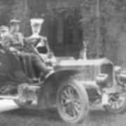 1905 auto in front of president's house