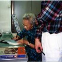 Cheng Signs Books in Japan